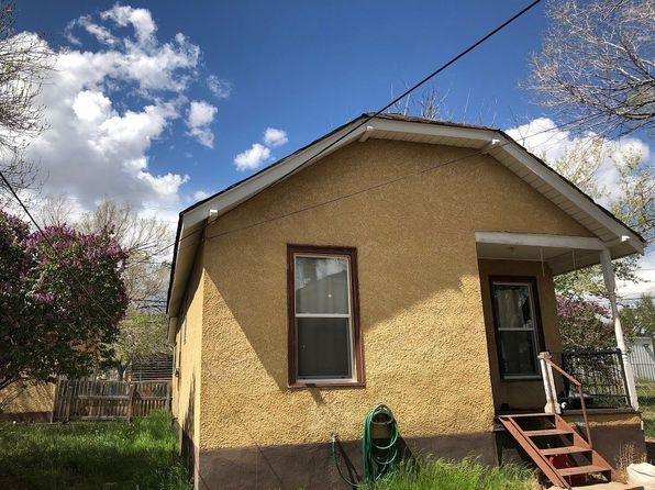 911 1/2 W Maple St, Rawlins, WY 82301