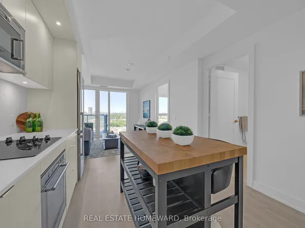 20 Inn On The Park Dr #2039, Toronto, ON M3C 0P8