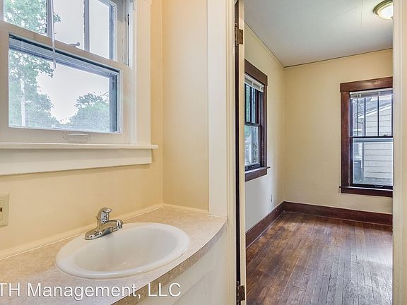 2nd image of 430 Mac Ave