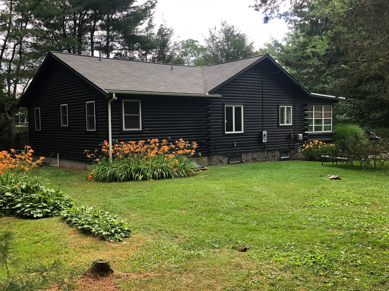 4 bed, 2200 sqft, $3,900 — Photo 1