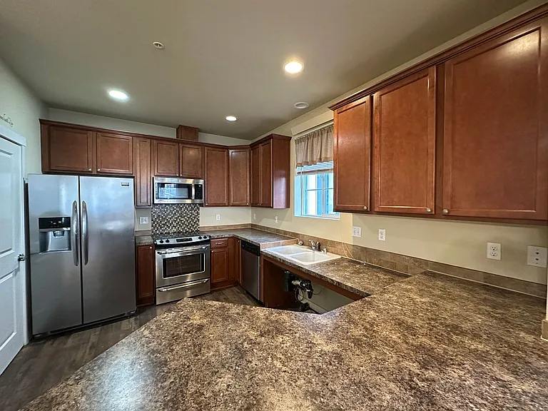 1613B Burnside Pl — Photo 4