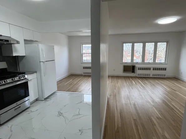 61-00 217th St, Oakland Gardens, NY 11364