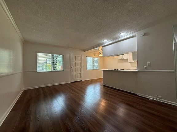 3rd image of 13400 Cordary Ave APT 13