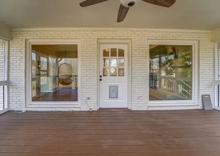 Screened in porch