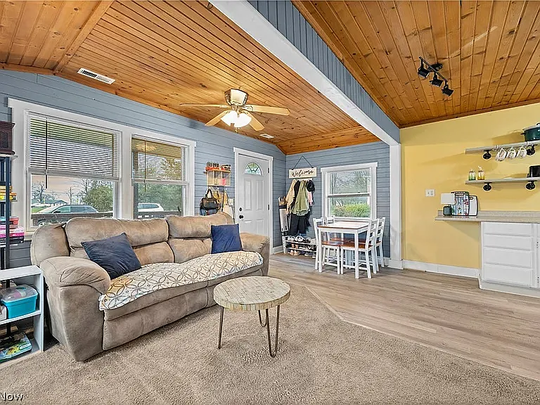 4556 Hawthorne Ave — Photo 6