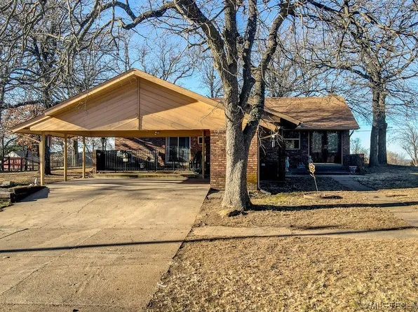 2 Lookout Ln, Sand Springs, OK 74063