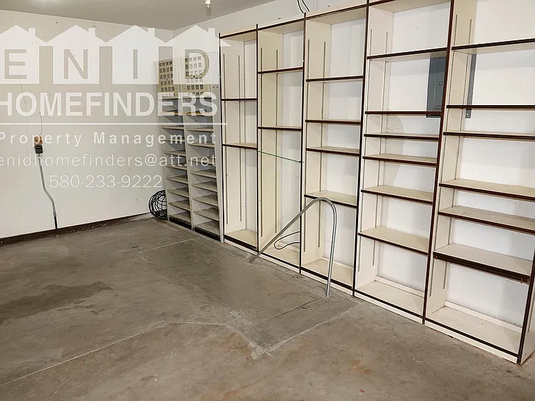 2117 Camelot Dr — Photo 12