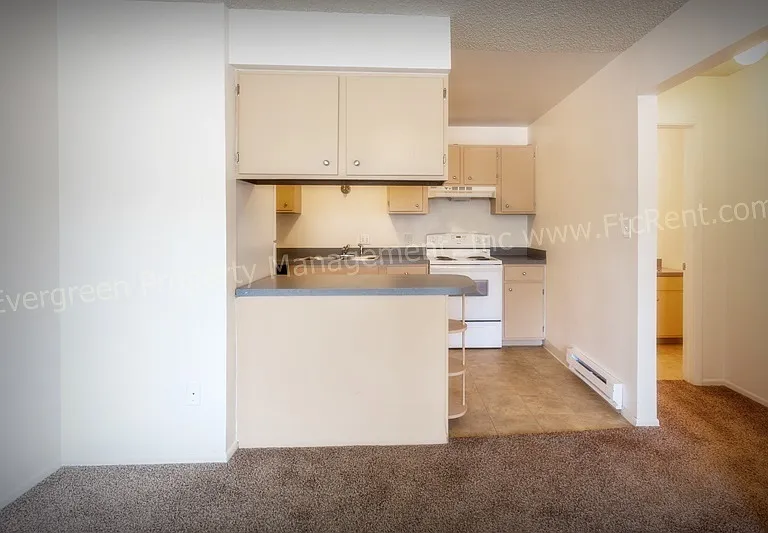 2034-2036 W Plum St — Photo 6