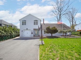 150 Thomas Dr, Paramus, NJ 07652