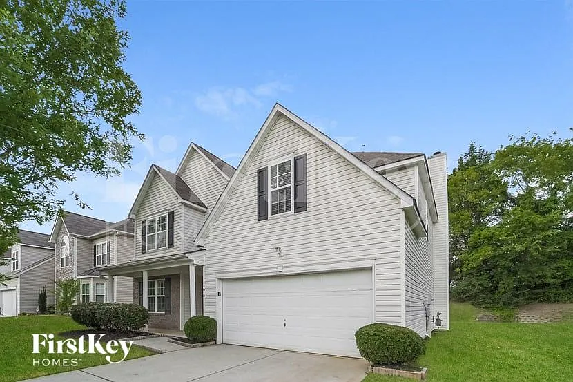 4 bed, 2.5 bath, 2393 sqft, $2,590 — Photo 3