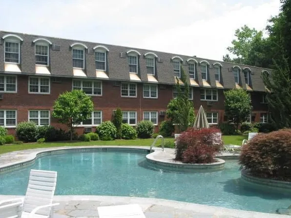 34 Padanaram Rd #315, Danbury, CT 06811