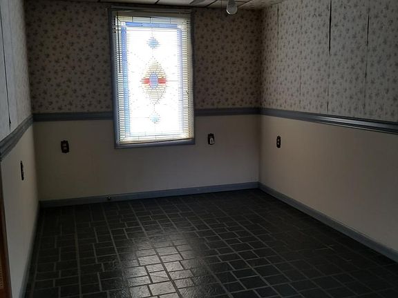 4th image of 207 E Chestnut St APT 6