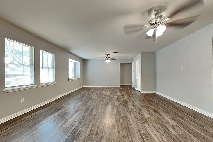 4731 Bedford Dr — Photo 5