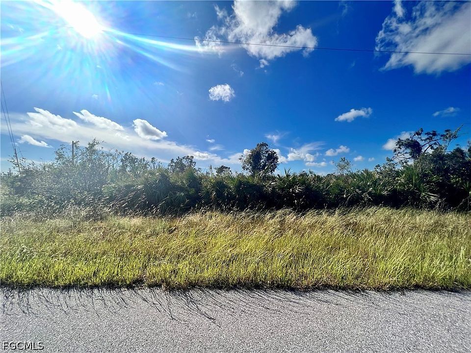 1st image of 4 Windward Ln
