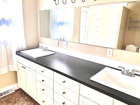 Upstairs bathroom 1, tons of storage