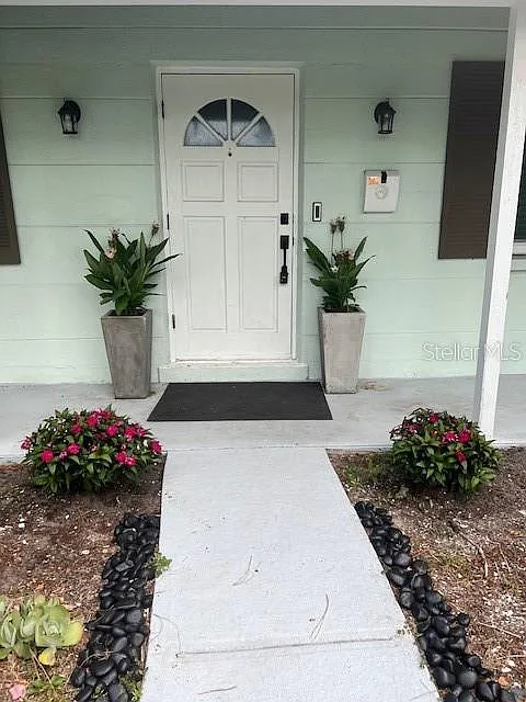 3 bed, 2.0 bath, 1142 sqft, $2,800 — Photo 2