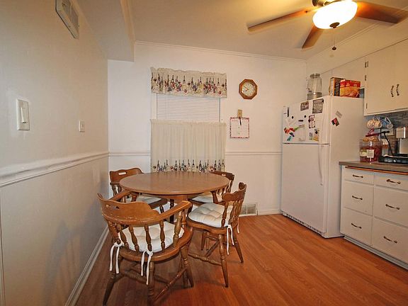 4th image of 725 S Cedarwood Cir