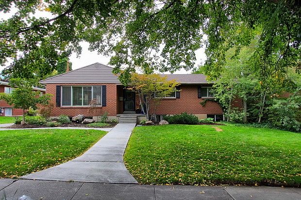 1st image of 2580 E Lynwood Dr