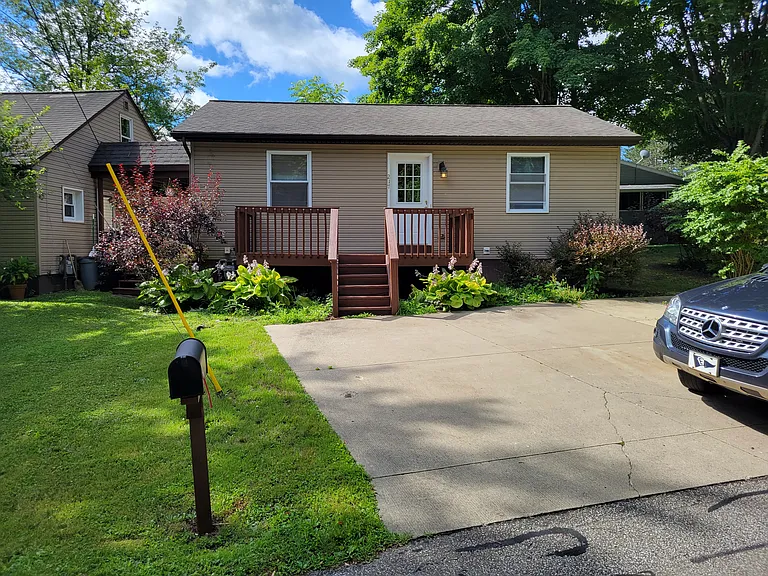 215 Cherry St — Photo 1