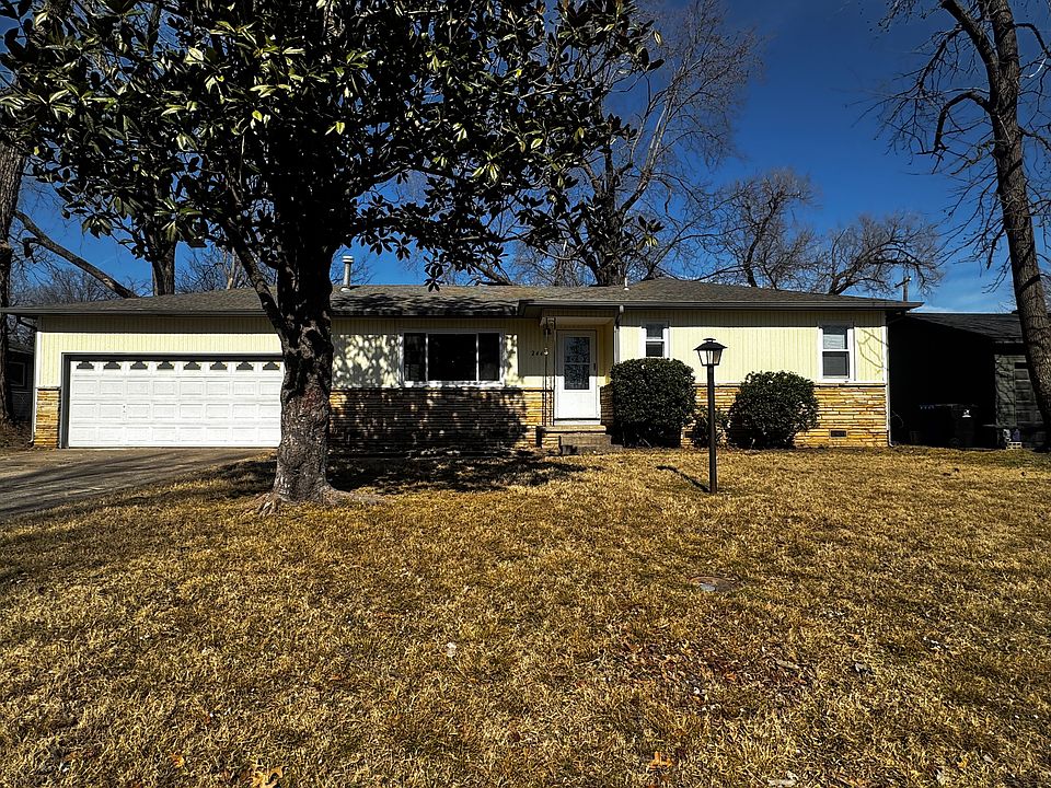 1st image of 244 E Fort Worth St