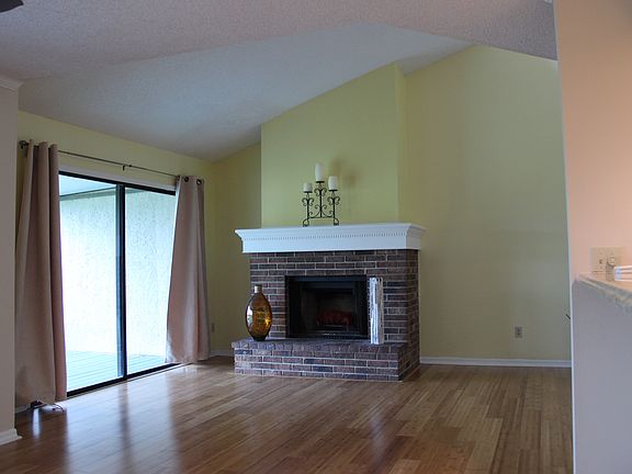 4th image of 3936 Villas Green Cir