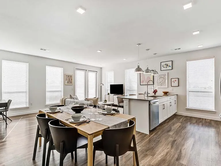 Mezzo Apartments — Photo 6