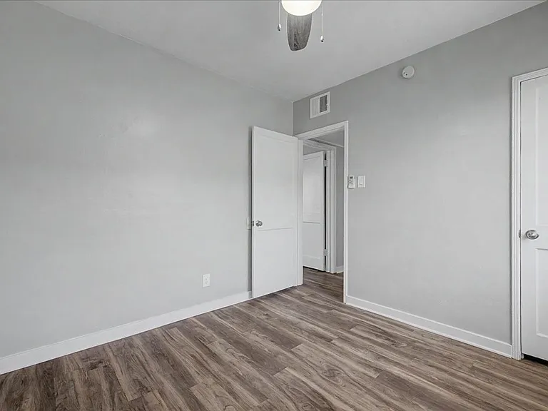 2116 N Forgeus Ave #B — Photo 13