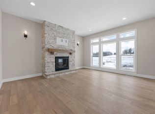 2196 Royal Oak Ridge Rd, Marion, IA 52302