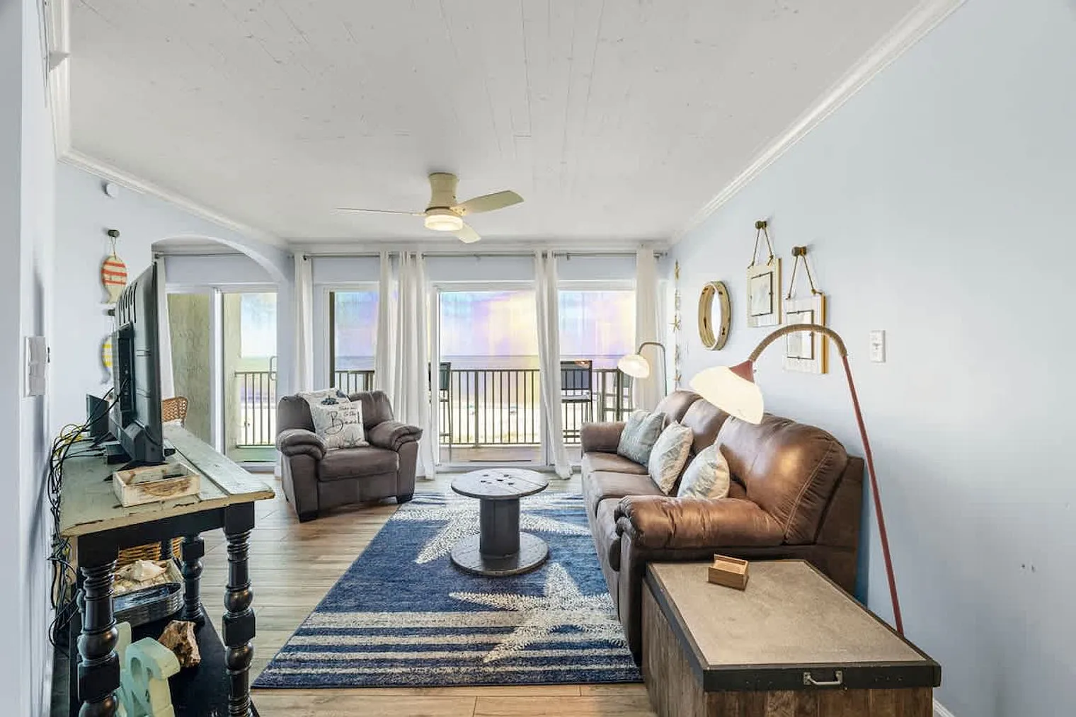 2 bed, 2.0 bath, 990 sqft, $7,866 — Photo 2