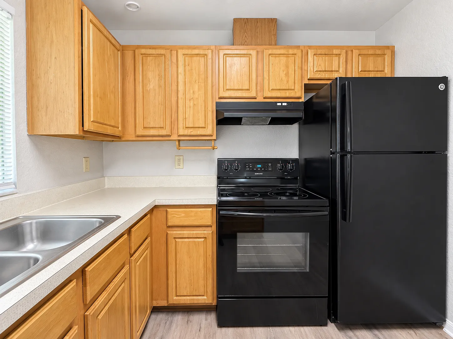 2 bed, 876 sqft, $1,695 — Photo 1