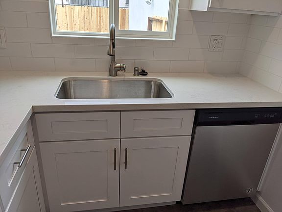4th image of 8606 Beverlywood St #8606