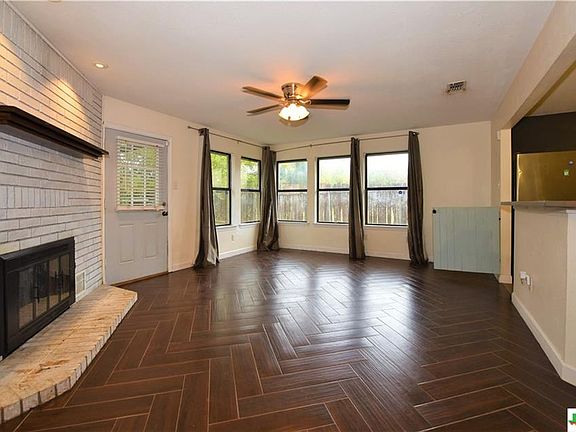 3rd image of 2703 Phyllis Dr