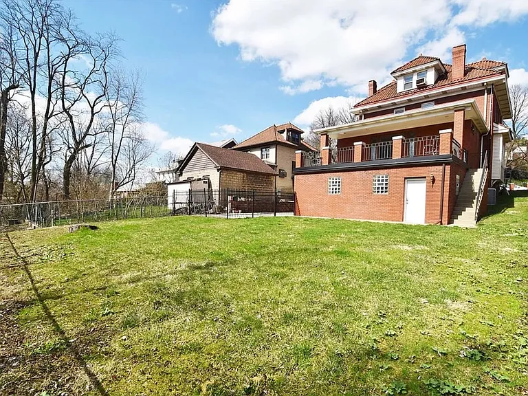 Beechwood Blvd — Photo 21