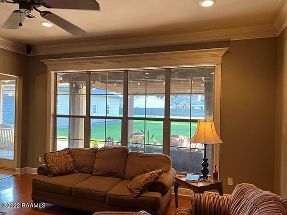 5th image of 216 Gaslight Ln