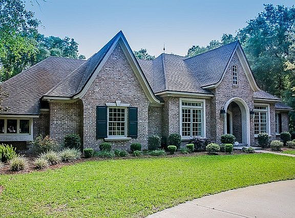 2nd image of 322 NW Country Lake Dr