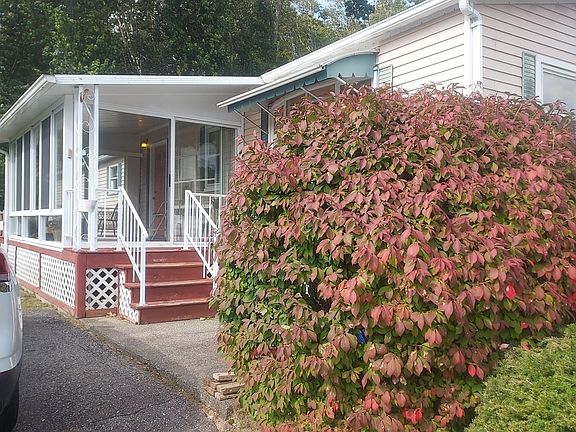 2nd image of 13 Northway