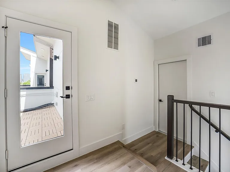 229 Willard St — Photo 33