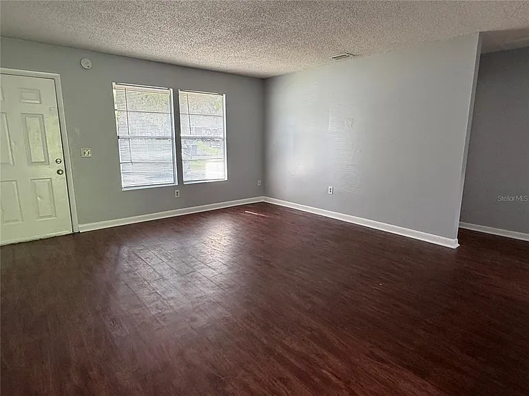1089 Old South Dr — Photo 2