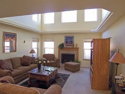Great Room w/Vaulted Ceilings 