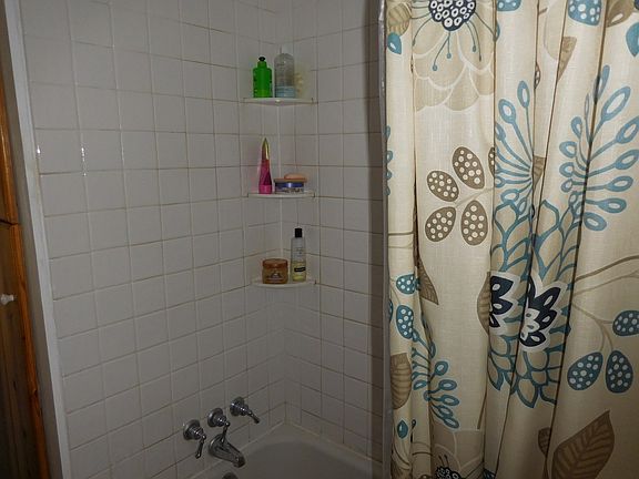 5th image of 64 Hulburt Ave