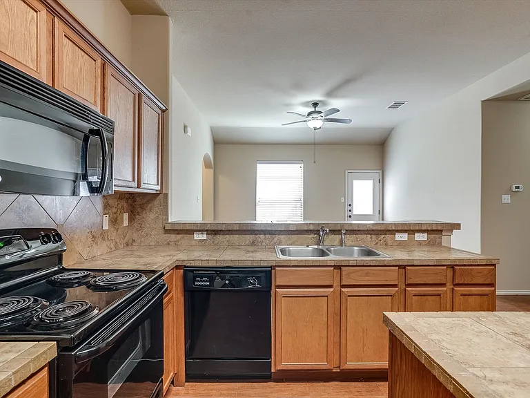 1124 Brendon Lee Ln — Photo 11