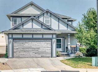 325 Luxstone Grn SW, Airdrie, AB T4B 0A5