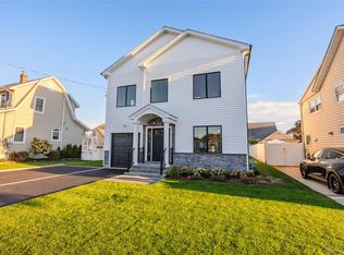 43 Westbury Ave, Mineola, NY 11501