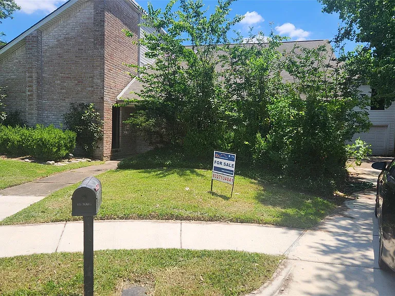 2127 Manor Green Dr — Photo 1