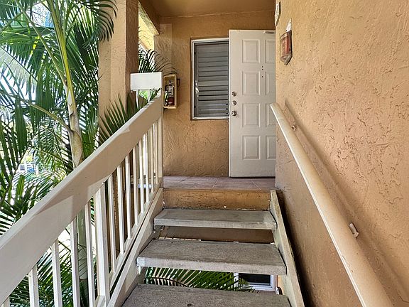 4th image of 724 NW 92nd Ave