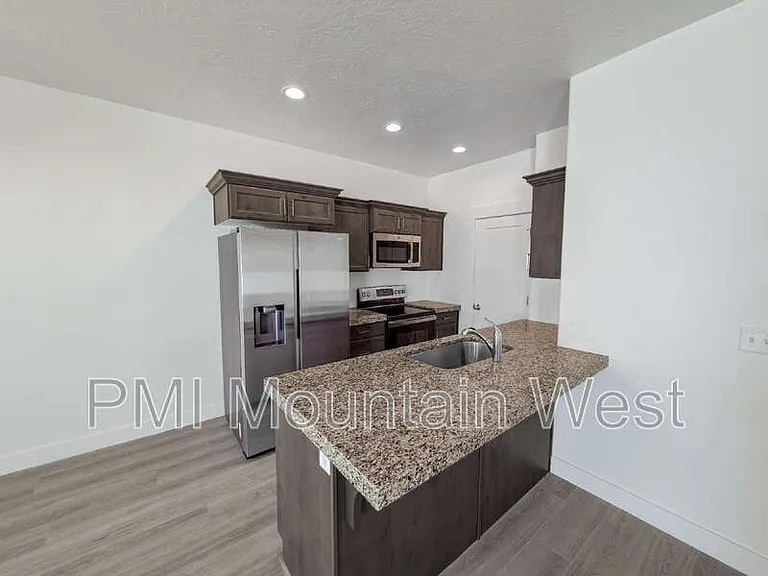 4924 E Breezy Patch Rd — Photo 5