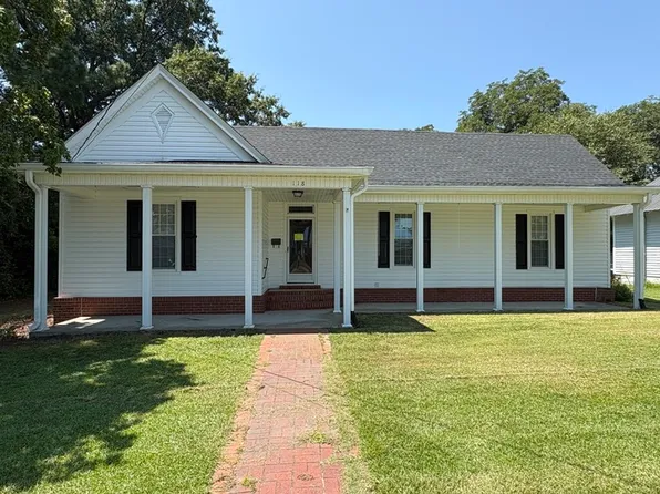 118 E Station St, Mount Olive, NC 28365