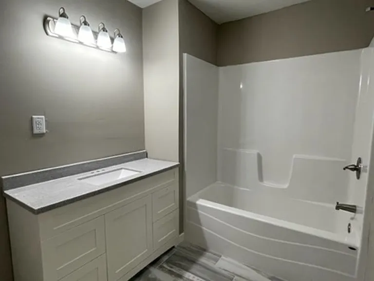 1213 E Wayland St — Photo 12