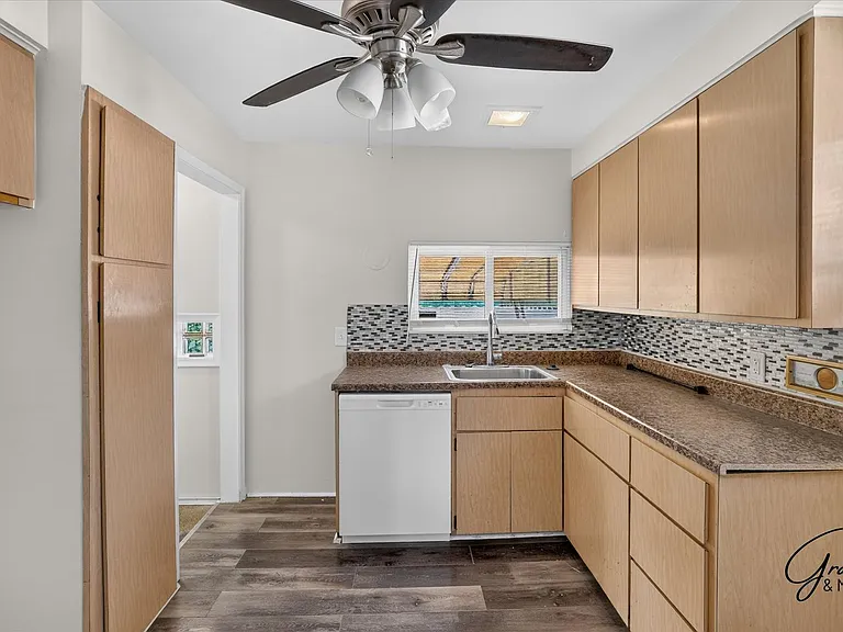1619 Progress Ave — Photo 8