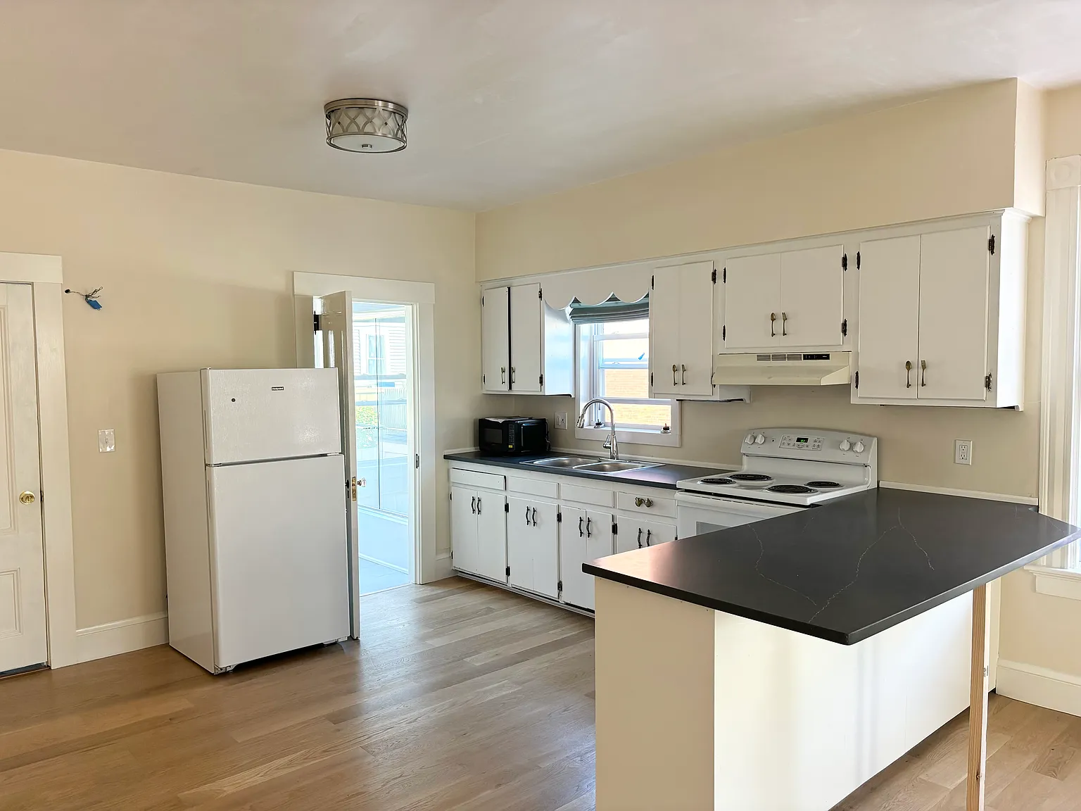 17 Cranston Ave — Photo 3